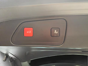 https://vehicle.imgix.net/4340964/aff8176c-75a8-43af-9d55-7c10bbbf406e.jpg