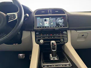 Jaguar F-Pace 5.0 V8 SVR AWD 550PS