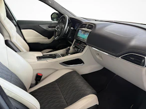 https://vehicle.imgix.net/4341042/28ea3e1f-62f2-45e8-9c9a-b118f80b5dd6.jpg