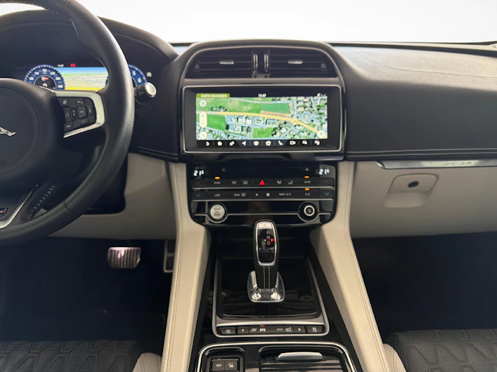 Fahrzeugbild JAGUAR F-PACE