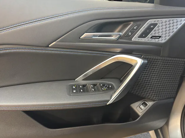 BMW X1 30e xDrive paddles