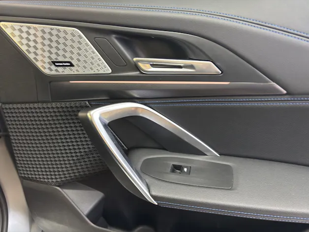 BMW X1 30e xDrive paddles