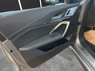 BMW X1 30e xDrive paddles
