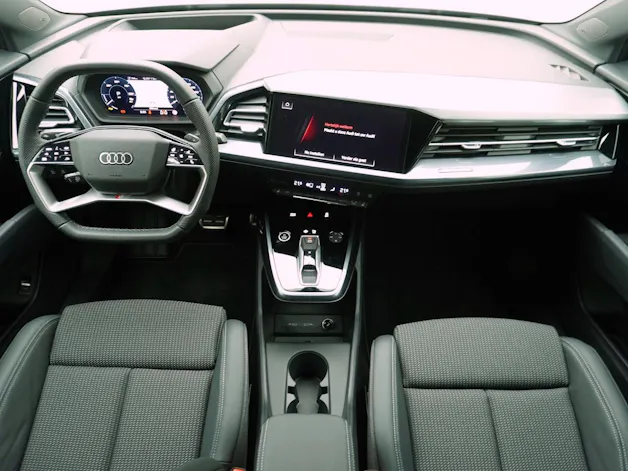 Audi Q4 e-tron 55 S line quattro