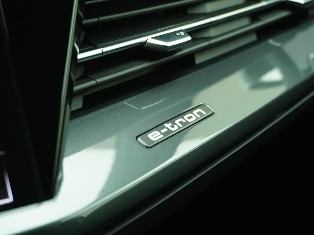 Audi Q4 e-tron 55 S line quattro