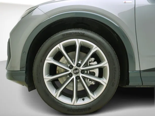 Audi Q4 e-tron 55 S line quattro