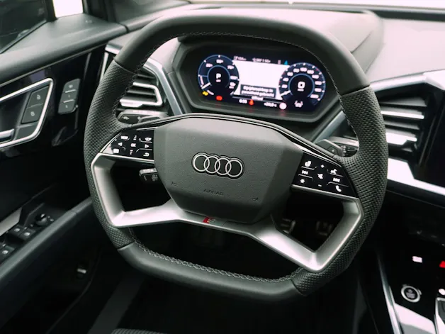 Audi Q4 e-tron 55 S line quattro