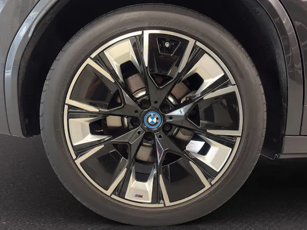 BMW iX3 IMPRESSIVE
