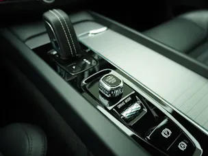 VOLVO XC60 2.0 B5 MH R-Design AWD