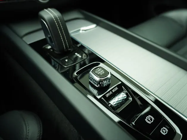 VOLVO XC60 2.0 B5 MH R-Design AWD