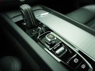 VOLVO XC60 2.0 B5 MH R-Design AWD