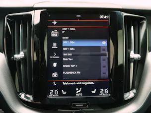 VOLVO XC60 2.0 B5 MH R-Design AWD
