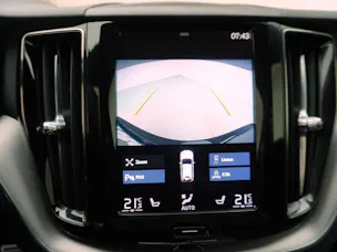 VOLVO XC60 2.0 B5 MH R-Design AWD