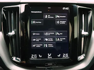 VOLVO XC60 2.0 B5 MH R-Design AWD
