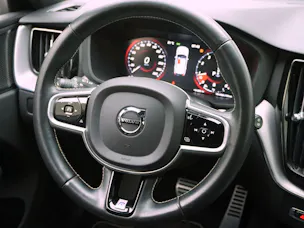 Volvo XC60 2.0 B5 MH R-Design AWD
