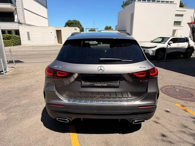 Mercedes-Benz GLA 250 AMG Line 4matic