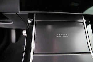 Fahrzeugbild LAND ROVER Range Rover Evoque 1.5 T 270e Hoxton Edition