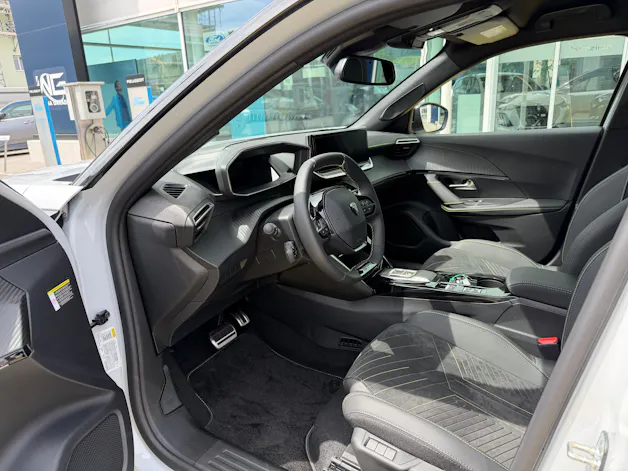Peugeot 2008 1.2 Hybrid 145 GT