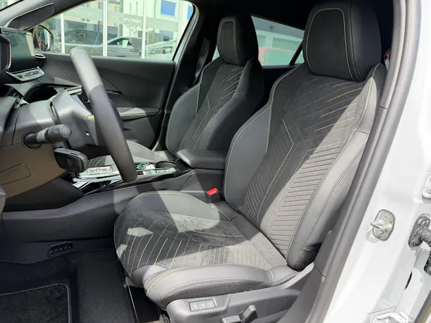 Peugeot 2008 1.2 Hybrid 145 GT