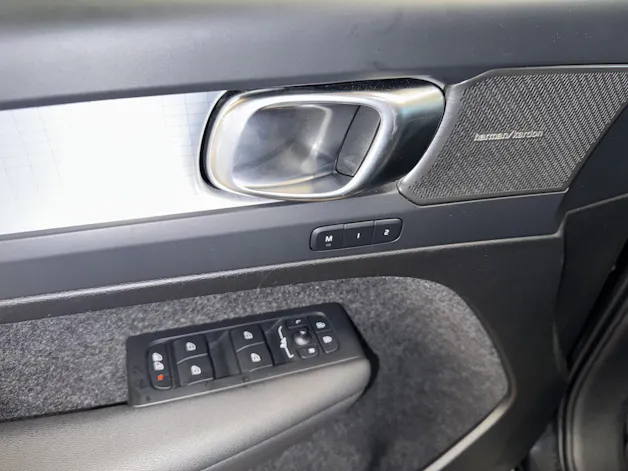 VOLVO XC40 2.0 B4 MH Plus Dark