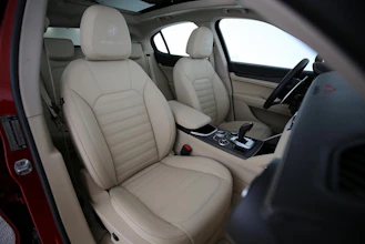 https://vehicle.imgix.net/4342695/85d15b07-1aa4-4391-9816-db0b4bdf58a9.jpg