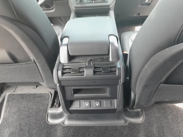 Land Rover Defender 110 3.0 D I6 250 X-Dynamic S