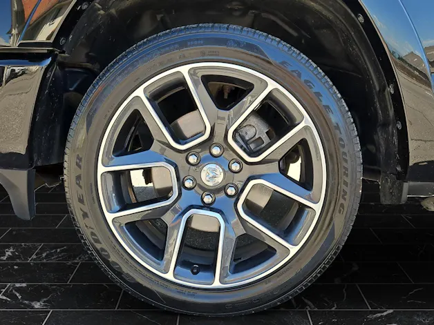Dodge USA Ram 1500 Crew Kab. Pick-up 5.7 HEMI MDS VVT Laramie