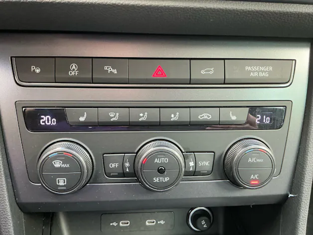 Cupra Ateca VZ 4 DRIVE *** PANORAMAGLASDACH & ANHÄNGEKUPPLUNG ***