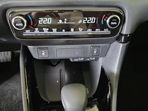 Toyota Yaris 1.5 VVT-i HSD Premium