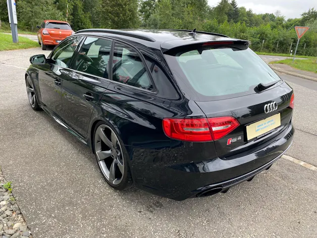 Audi RS4 Avant 4.2 FSI V8 quattro S-tronic