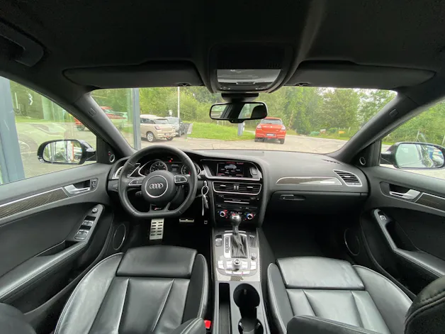 Audi RS4 Avant 4.2 FSI V8 quattro S-tronic