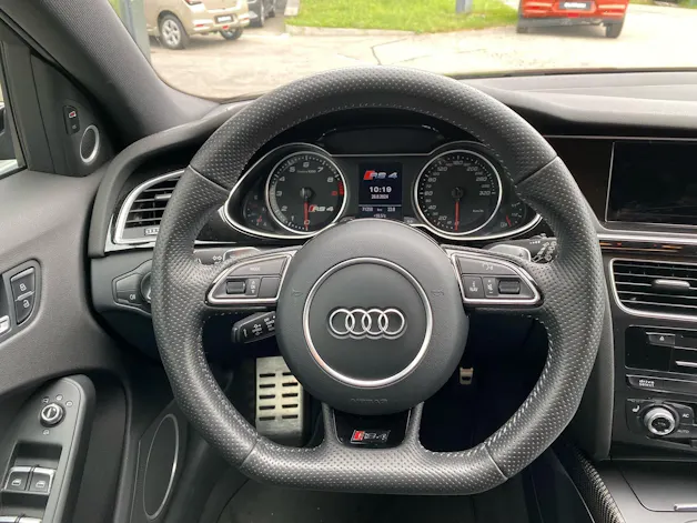 Audi RS4 Avant 4.2 FSI V8 quattro S-tronic