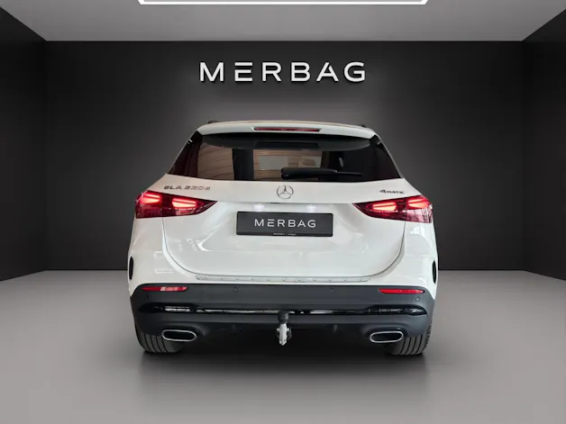 Mercedes-Benz GLA 220d 4Matic 8G-DCT