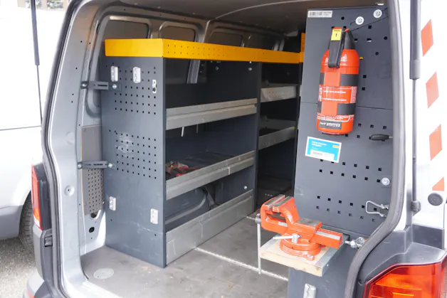 VW T6.1 2.0 TDI EINBAU-SCHRÄNKE 3200 KG!!!