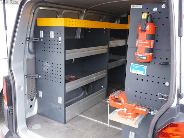 VW T6.1 2.0 TDI EINBAU-SCHRÄNKE 3200 KG!!!