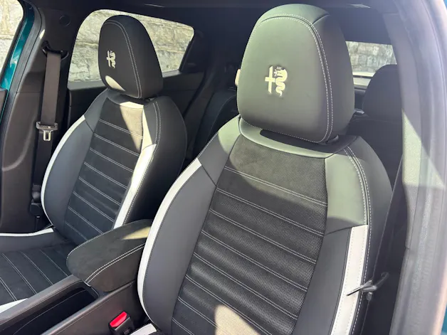 ALFA ROMEO Junior 1.2 48V Hybrid Q4 Sport Spéciale