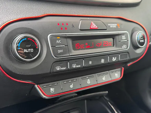 Kia Sorento 2.2 CRDI Style 7P. Automatic
