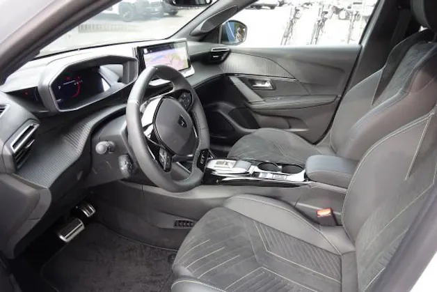 Peugeot 208 1.2 MHEV 145 GT