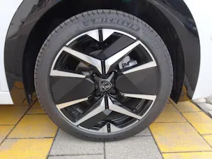 Peugeot 208 1.2 MHEV 145 GT