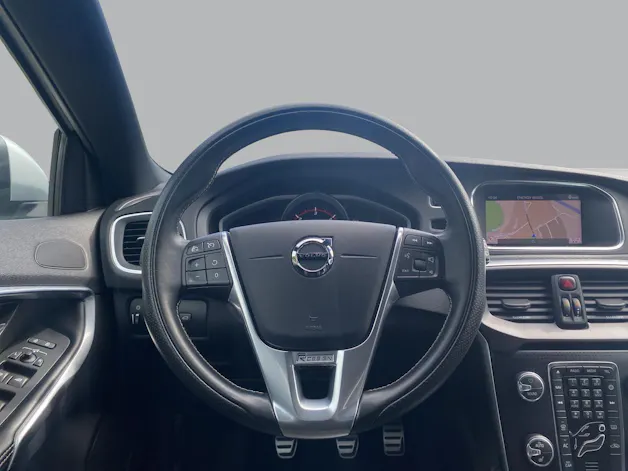 Volvo V40 D2 Momentum R-Design