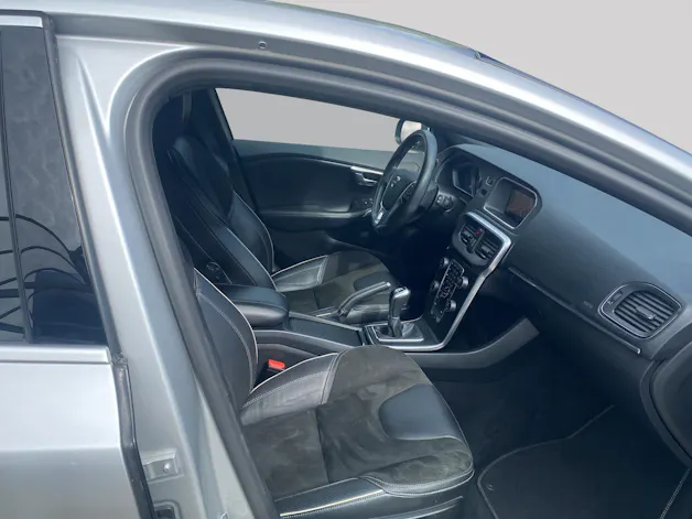 Volvo V40 D2 Momentum R-Design