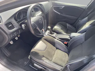Volvo V40 D2 Momentum R-Design