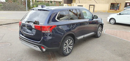 MITSUBISHI OUTLANDER 7