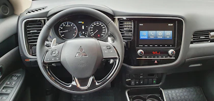 MITSUBISHI OUTLANDER 4