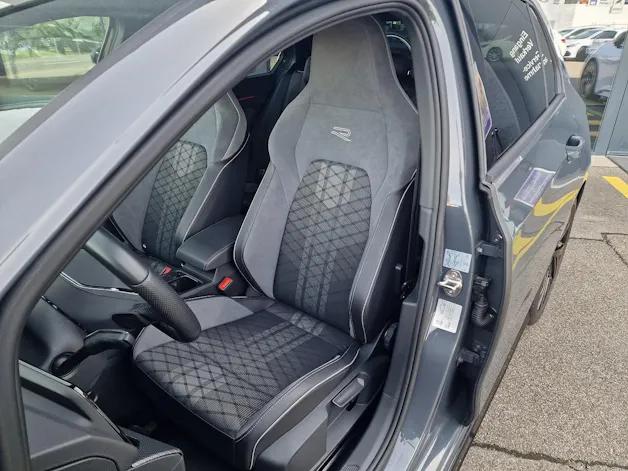 VW Golf 1.5 eTSI mHEV ACT R-Line DSG