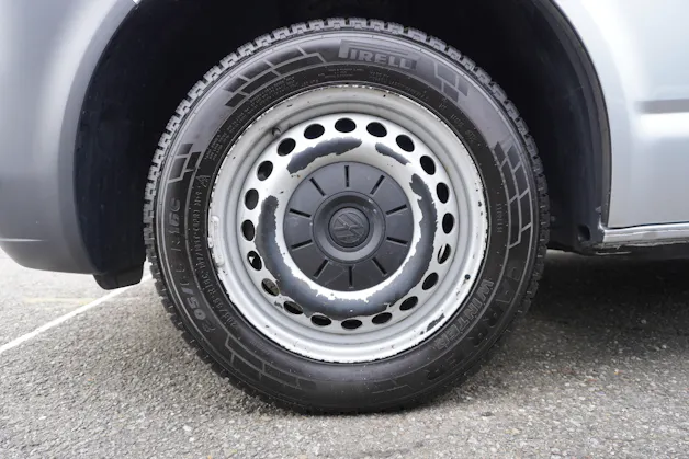 VW T6.1 2.0 TDI EINBAU-SCHRÄNKE 3200 KG!!!