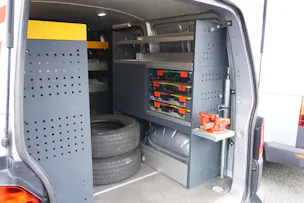VW T6.1 2.0 TDI EINBAU-SCHRÄNKE 3200 KG!!!