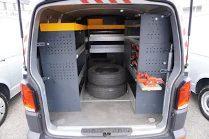 VW T6.1 2.0 TDI EINBAU-SCHRÄNKE 3200 KG!!!