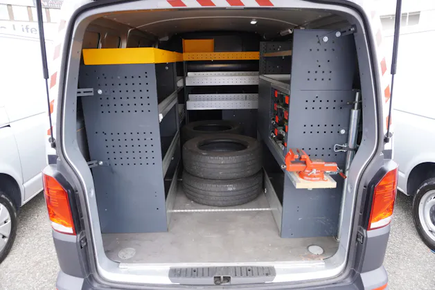 VW T6.1 2.0 TDI EINBAU-SCHRÄNKE 3200 KG!!!