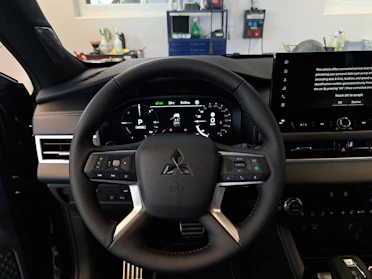 MITSUBISHI OUTLANDER 19